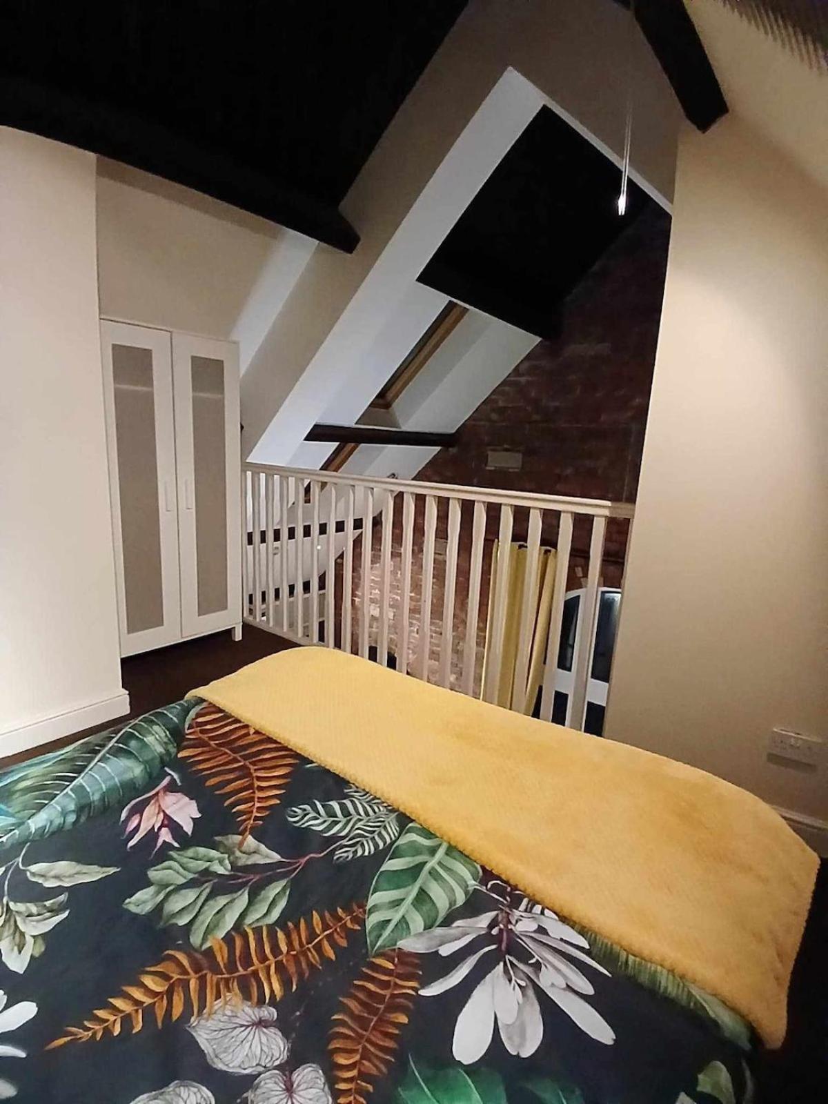 Ferienwohnung Charming 2 Bed Mezzanine Ap Huddersfield Exterior foto